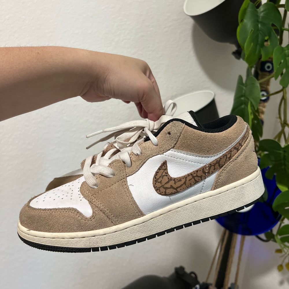 NIKE JORDAN 1 Low SE Brown Elephant Sneakers - Picture 2 of 16